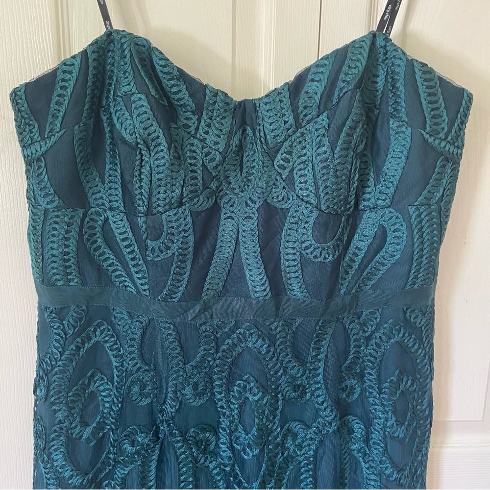 Elegant Green Lace Midi Dress - Picture 5 of 13
